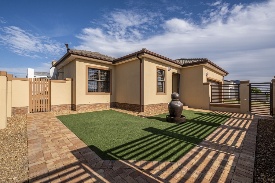 3 Bedroom Property for Sale in Jakarandas Western Cape